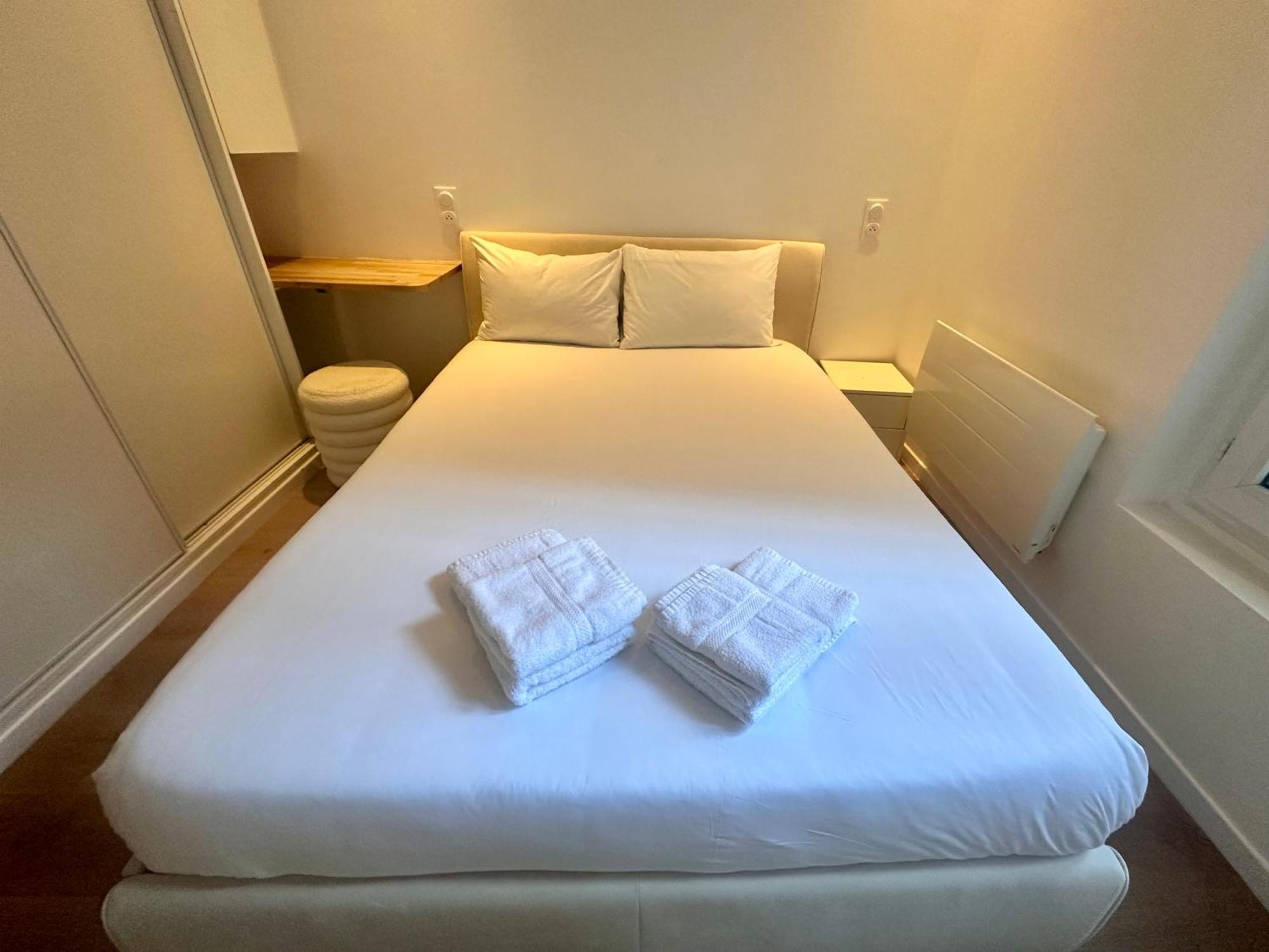 Apartment Metro-Paris Asnieres-sur-Seine Bagian luar foto
