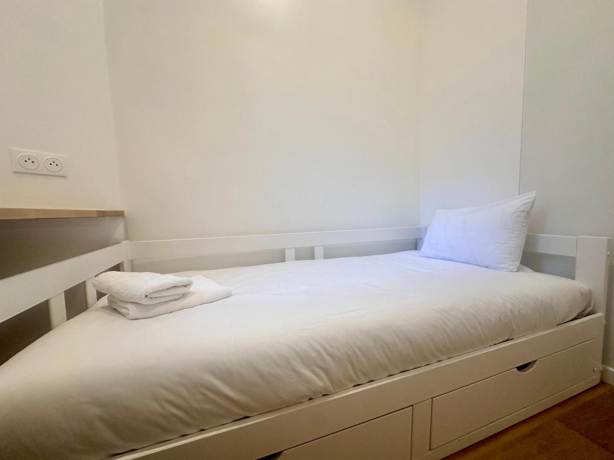 Apartment Metro-Paris Asnieres-sur-Seine Bagian luar foto